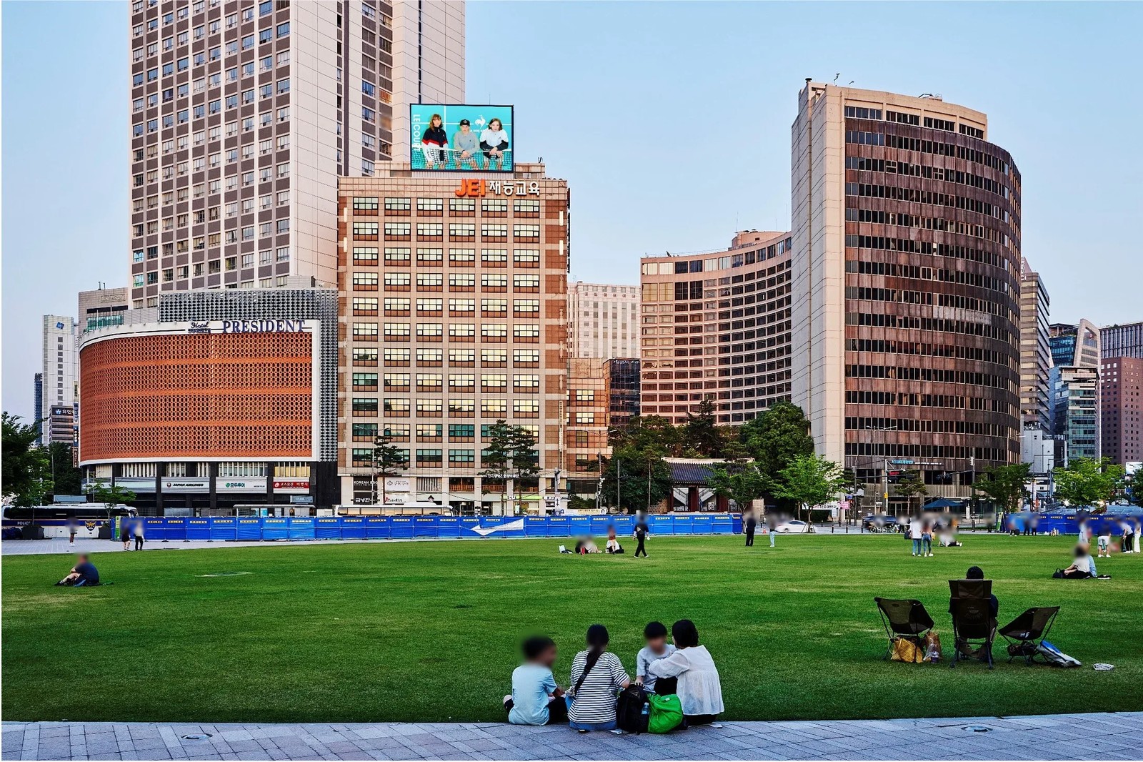 시청 재능교육빌딩 전광판