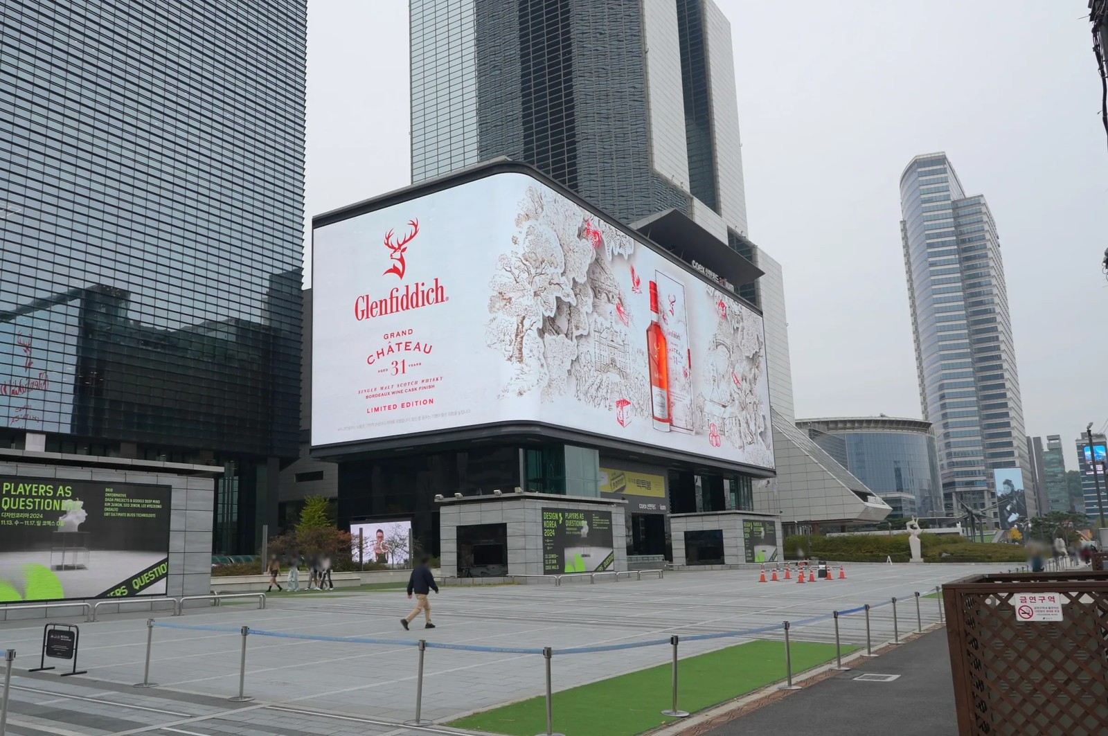코엑스 케이팝스퀘어 전광판 이미지