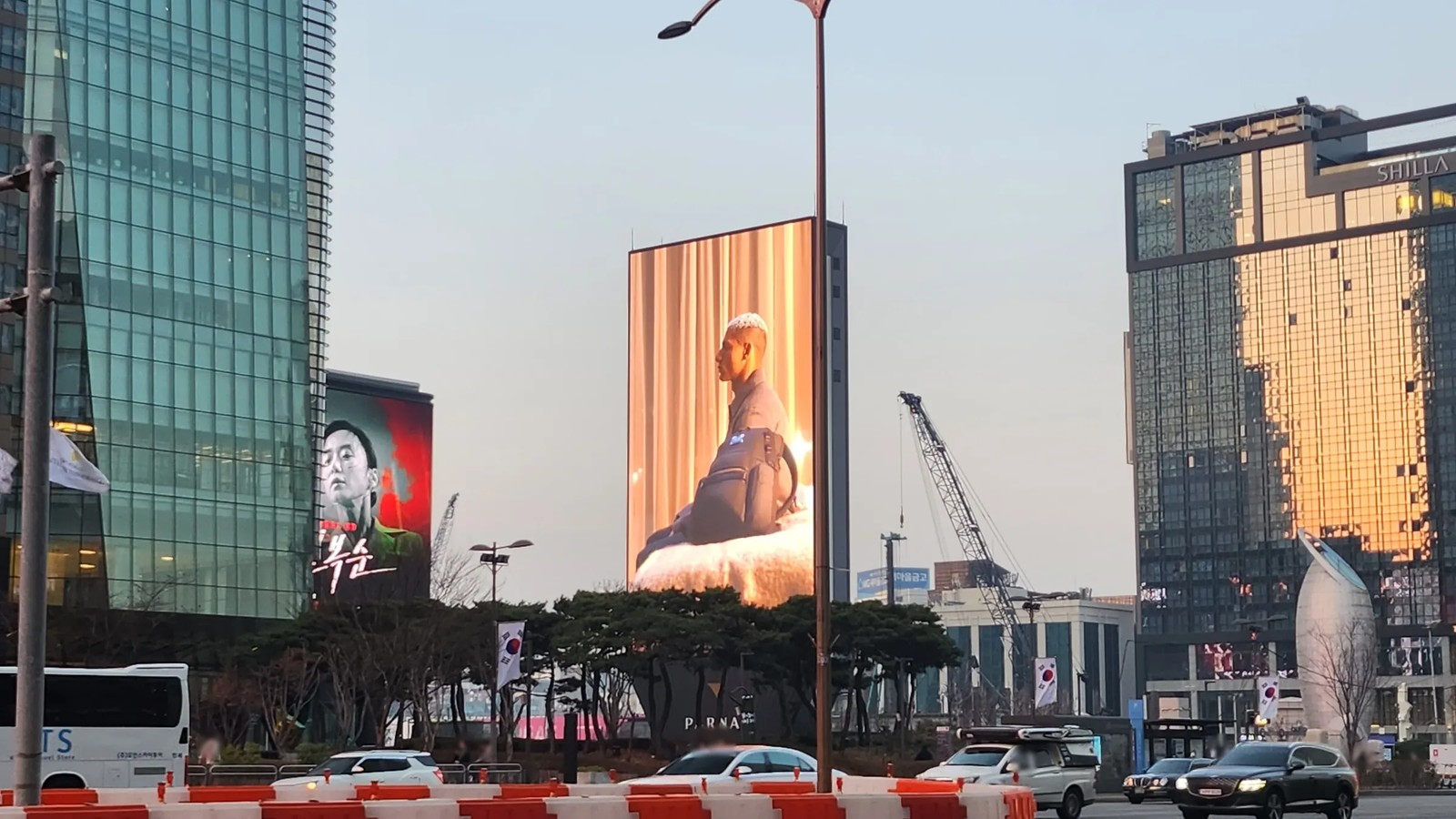 파르나스 미디어타워 전광판 이미지