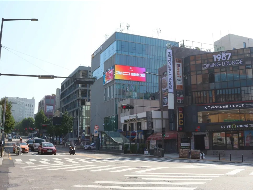 이태원역 KB국민은행 전광판