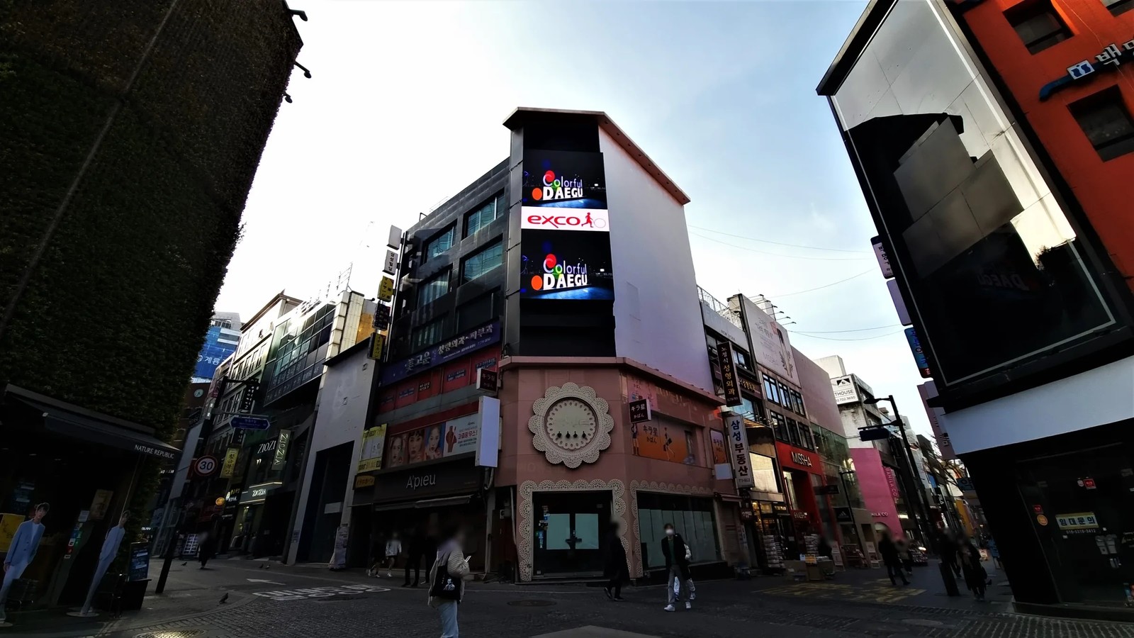 M-LIVE 전광판 이미지