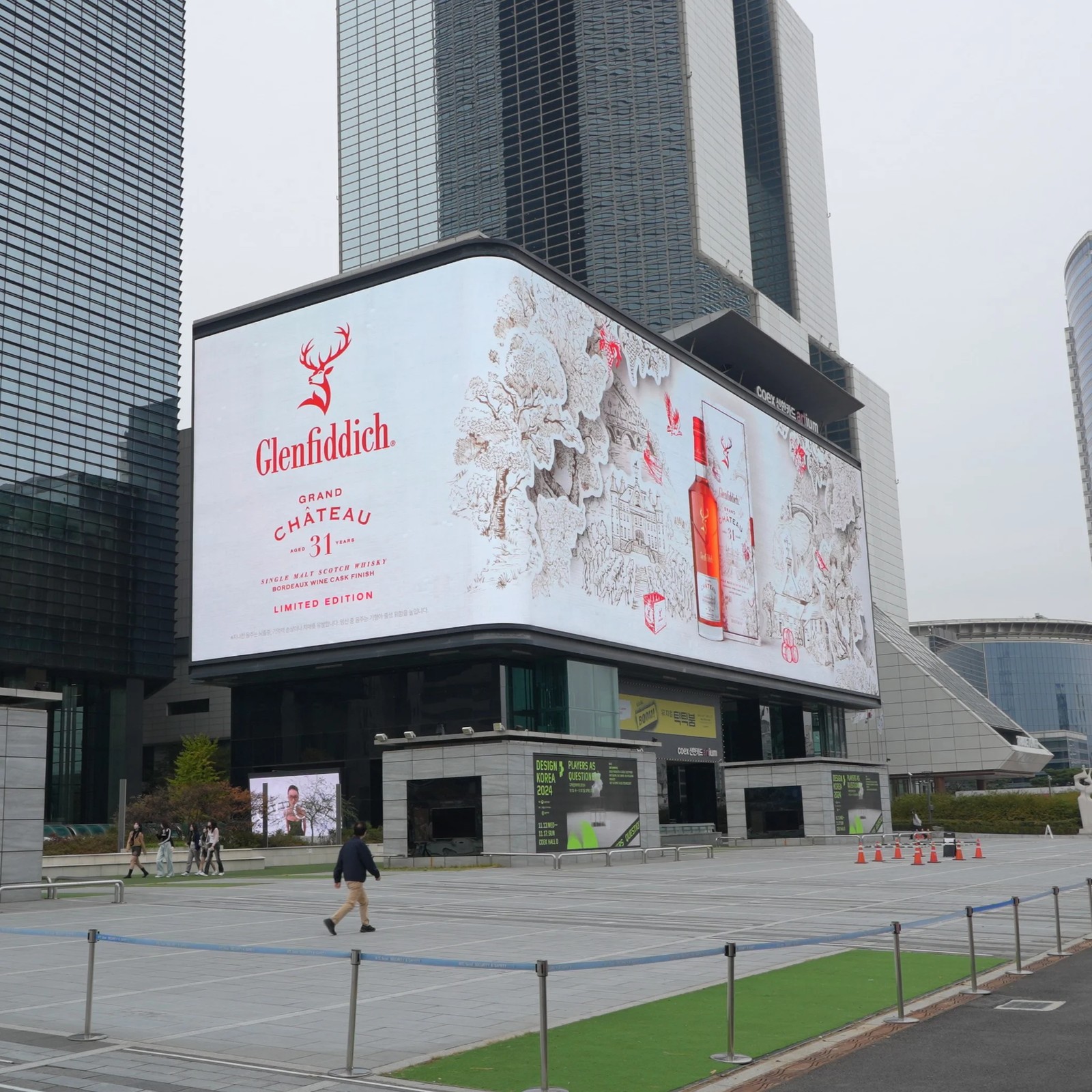 코엑스 케이팝스퀘어 전광판 이미지